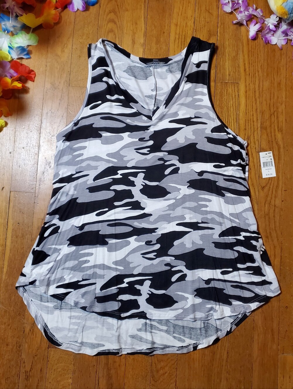 Women’s V-Neck Sleeveless Camouflage Tank Top - Black & Gray